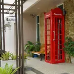 Le idee più curiose per riciclare una cabina telefonica