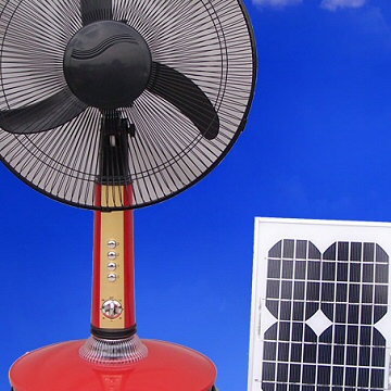Con il caldo, i ventilatori a ricarica solare