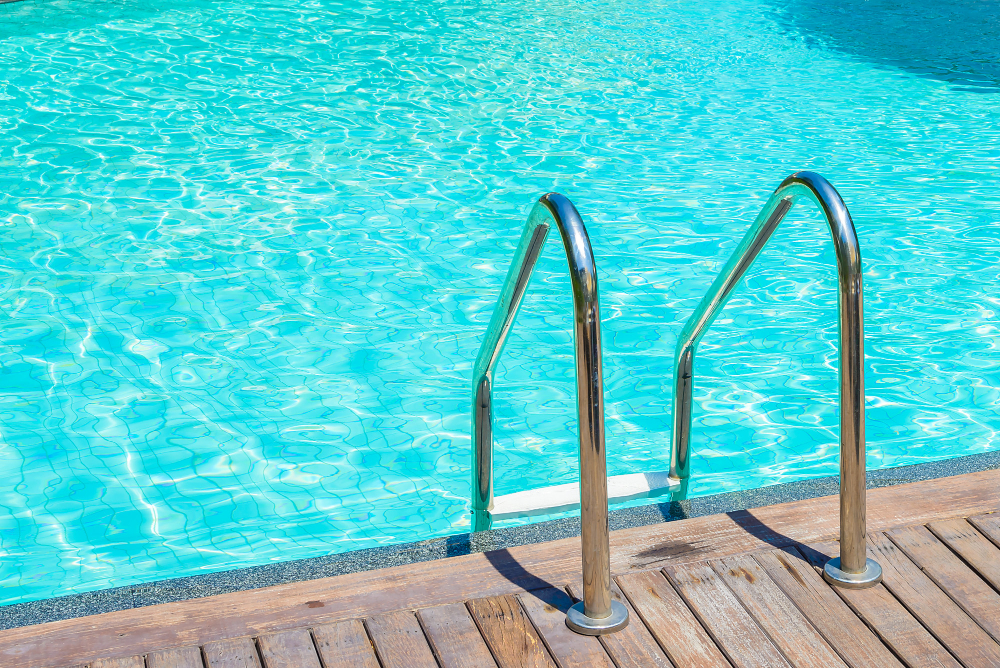 Come proteggersi da batteri, virus e microparticelle in piscina